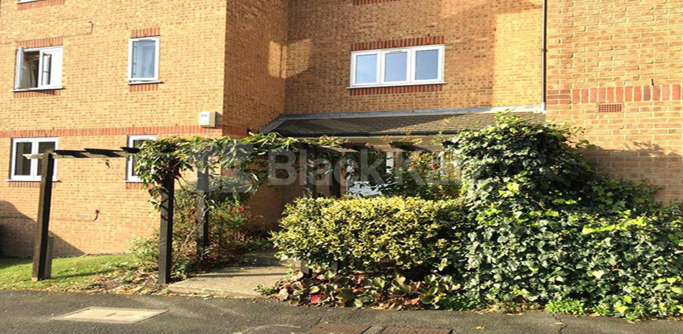 			UNDER OFFER    , 1 Bedroom, 1 bath, 1 reception Apartment			 Crosslet vale, Greenwich